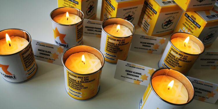 Sárga gyertyák lobogtak a mártírok emlékére